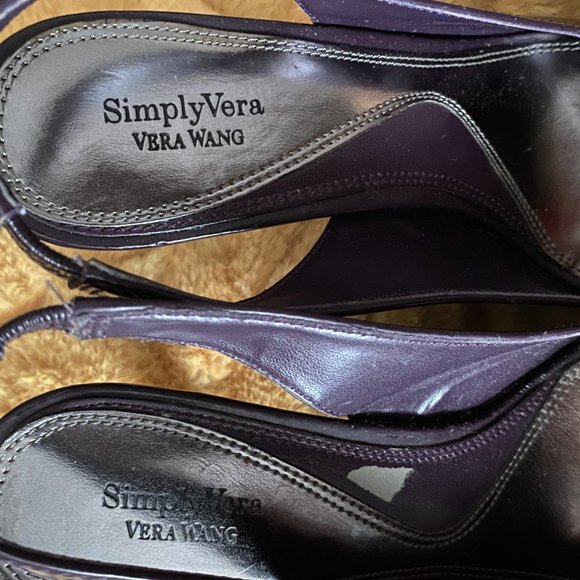 Simply Vera Heal in Plumosa Purple. Size 7.5 - Picture 3 of 5